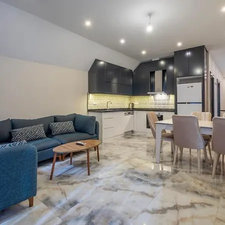 Duplex In Cleopatra, 200 M To The